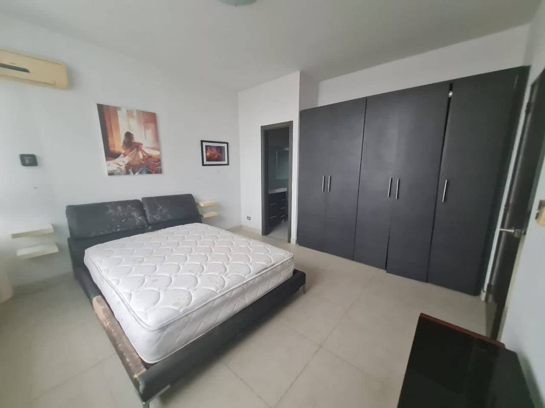 Balcony with panoramic skyline view in PH Quadrat San Francisco Panama