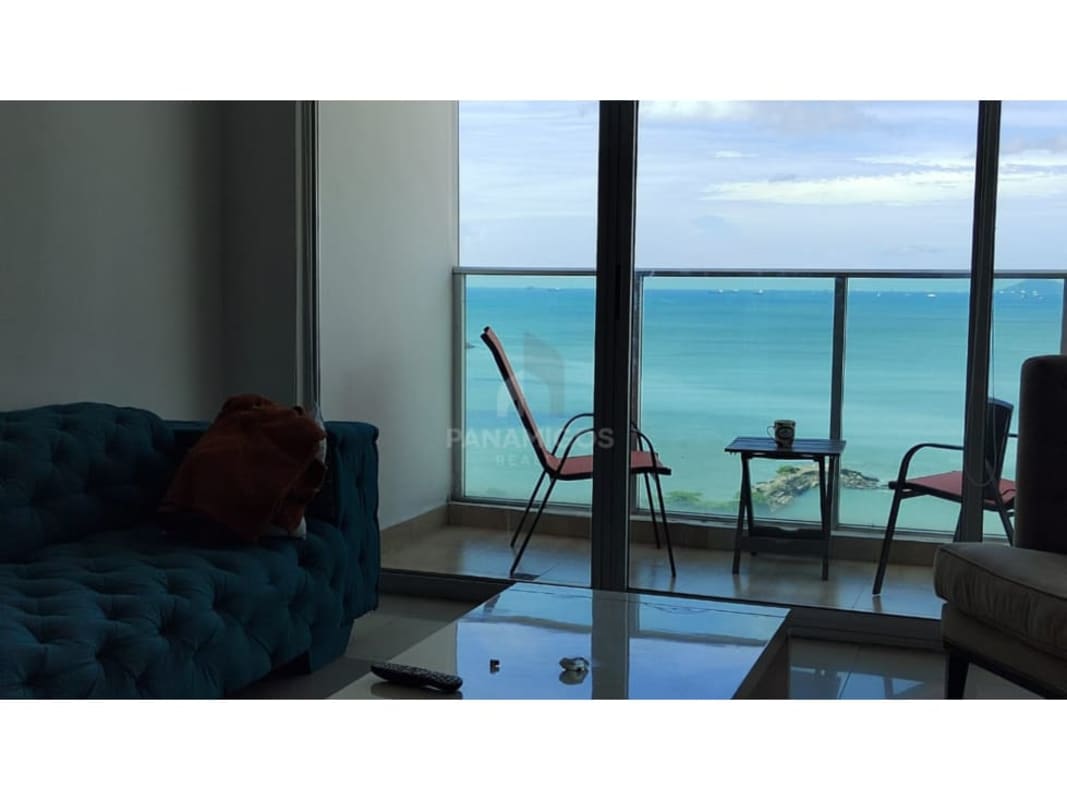 Bedroom with natural light and built-in closet Punta Pacifica Panama