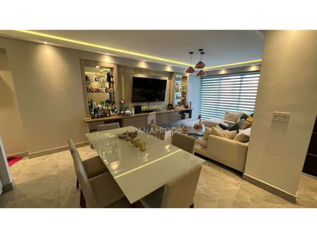 Contemporary bathroom with vessel sink and glass shower in PH Premium Tower Panama