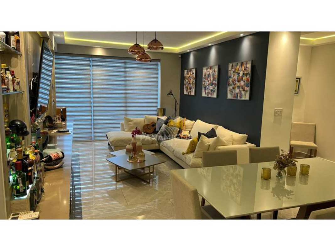 Infinity rooftop swimming pool with skyline views at PH Premium Tower in San Francisco Panama