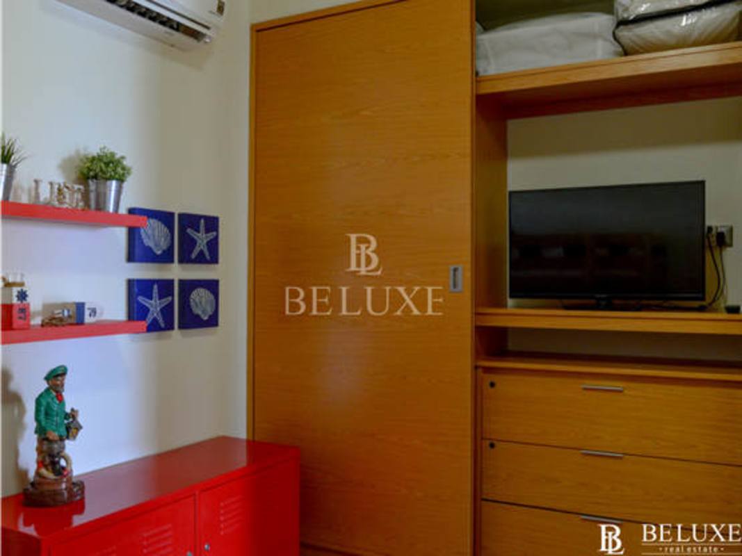 Balcony with ocean and golf views, hammock and breakfast bar in Perlamar Casamar Panama