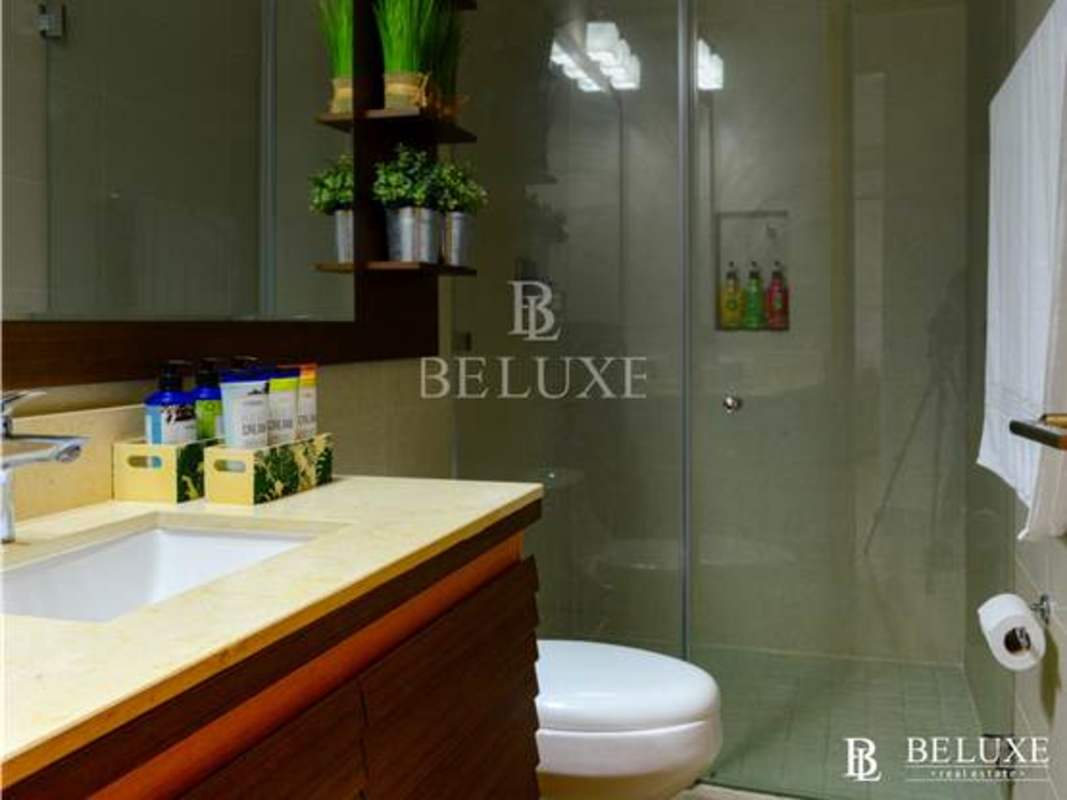 Fully equipped kitchen with appliances and cabinets in PH Perlamar Casamar beachfront condo