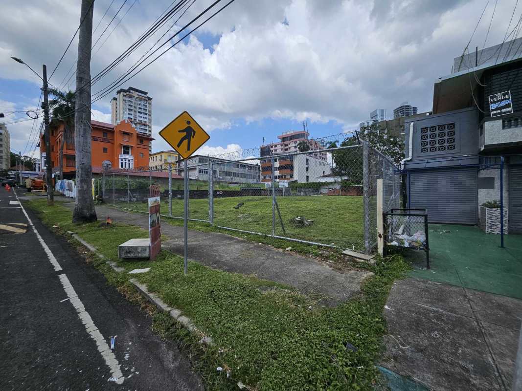 Downtown Panama Bella Vista commercial lot with surrounding skyscrapers and easy access ready for construction