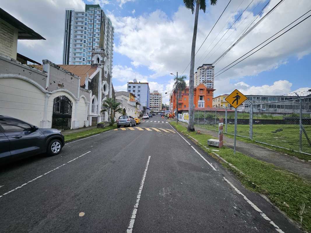 Prime located empty lot with residential and commercial buildings in Bella Vista Panama City