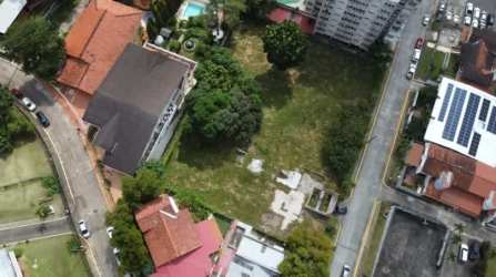 Vacant city lot suitable for mixed-use or residential development La Cresta