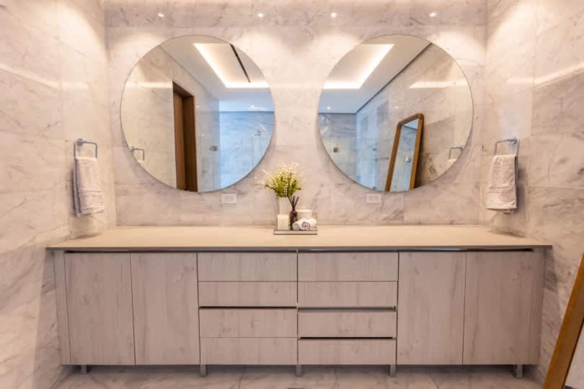 Modern penthouse bathroom featuring marble finishes, double round mirrors, recessed lighting PH Punta Paitilla Sky Tower