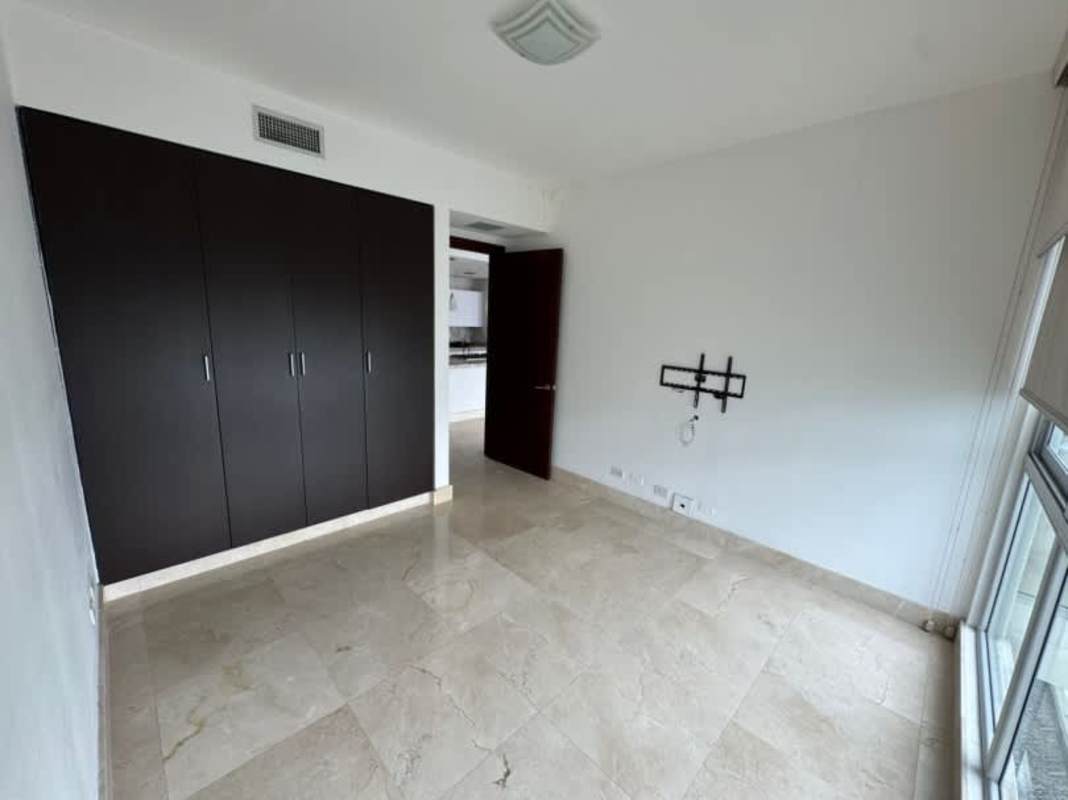 Luxury master bathroom marble finishes double vanity bathtub PH Ocean Club Punta Pacífica Panama