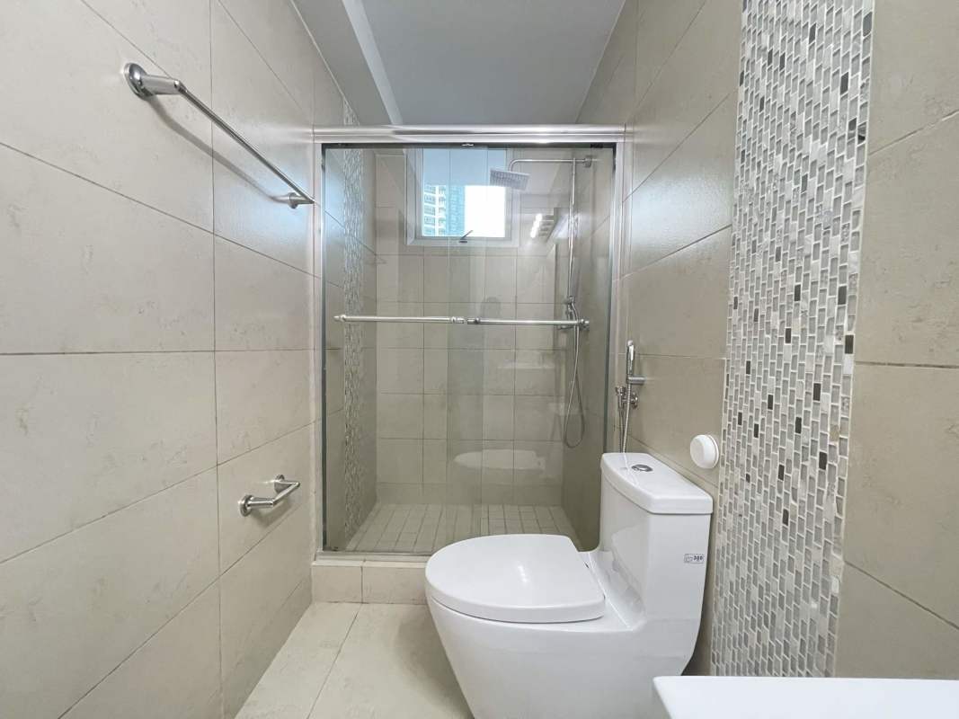Modern bathroom with glass shower, vanity and beige tiles PH Luna Costa del Este