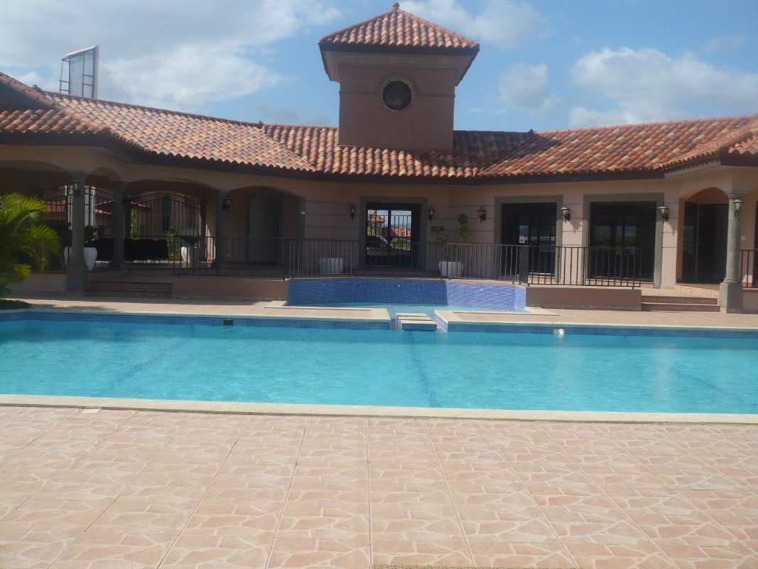 Large community swimming pool with jacuzzi and clubhouse Versalles Costa Sur Panama City