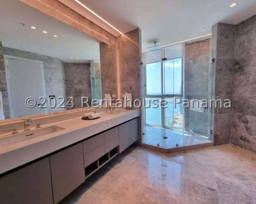 Infinity edge pool with Pacific Ocean view PH Pacific Point Punta Pacifica Panama