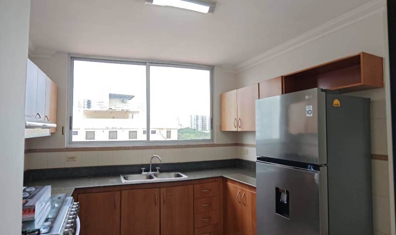 Modern kitchen with wood cabinets, granite counters, gas stove PH Fairmont Plaza Panama City