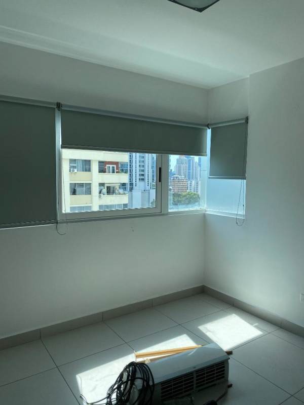 Unfurnished room with roller blinds, tiled floor and ample light in PH Tee One Panama