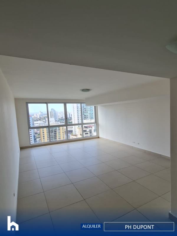 Infinity swimming pool and lounge deck with ocean view at PH Dupont Punta Pacifica