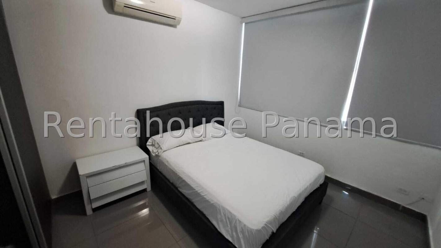 Fully equipped kitchen with granite countertops and modern cabinetry in PH Quartier 74 San Francisco