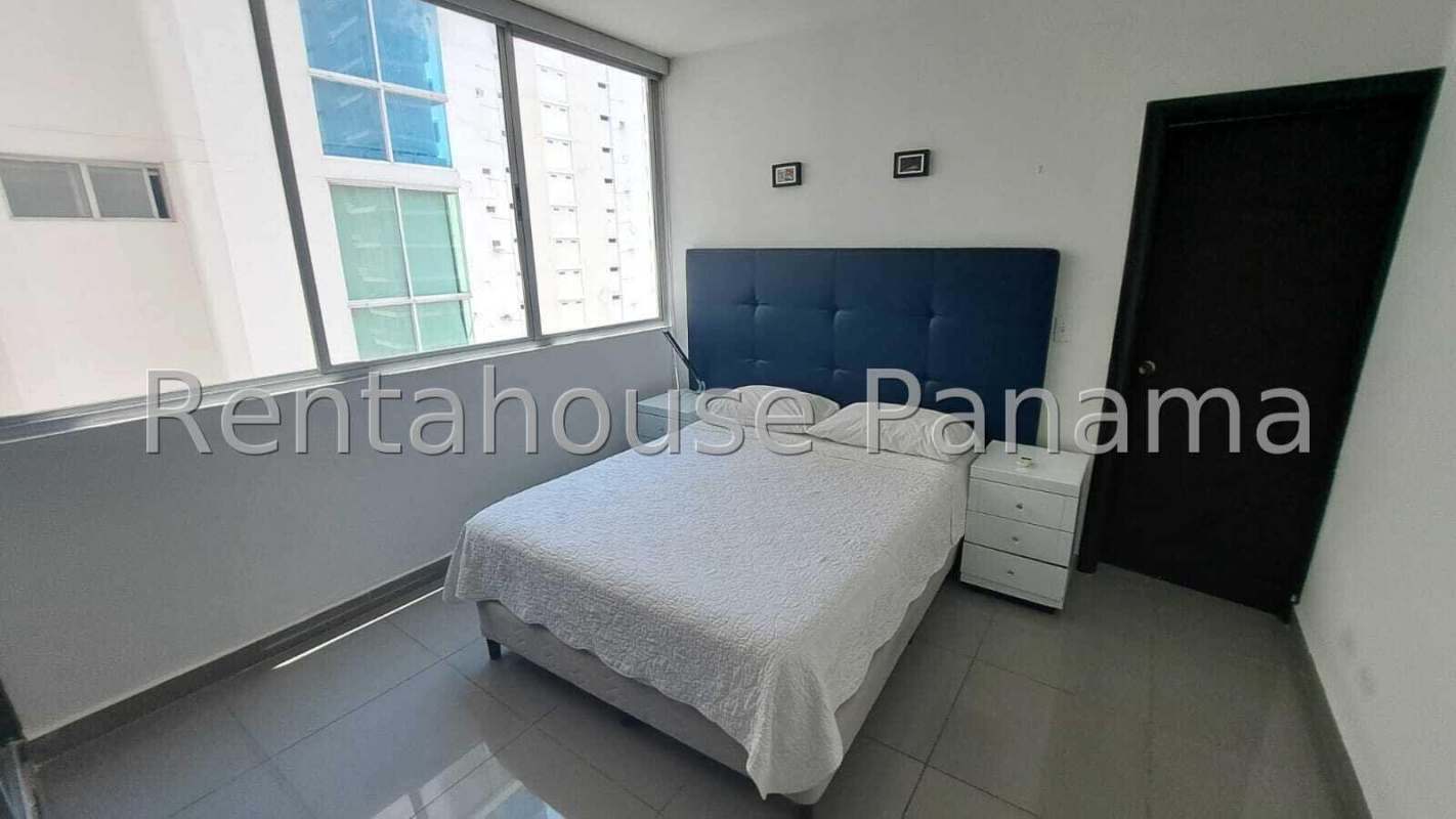 Comfortable bedroom with split AC and large windows in PH Quartier 74 San Francisco Panama