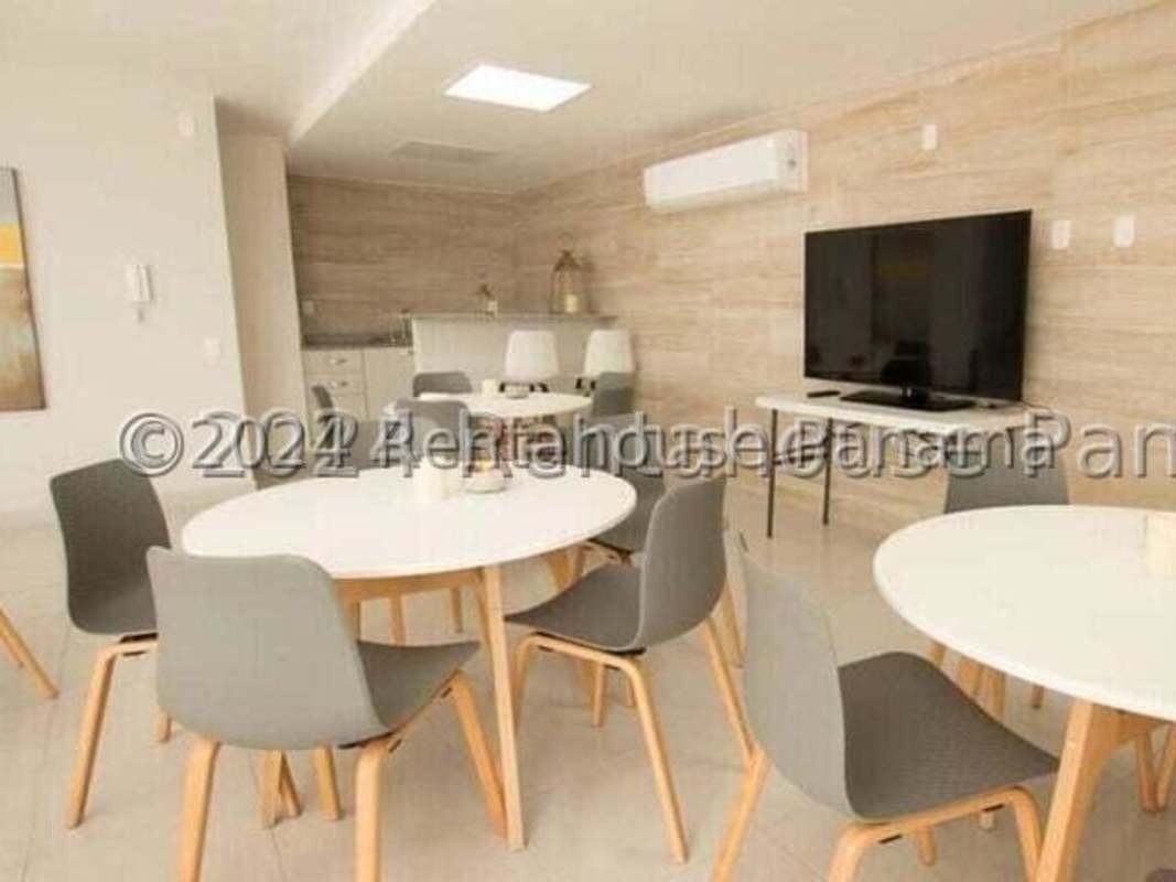 Colorful rooftop playground at PH Lefevre Park Panama