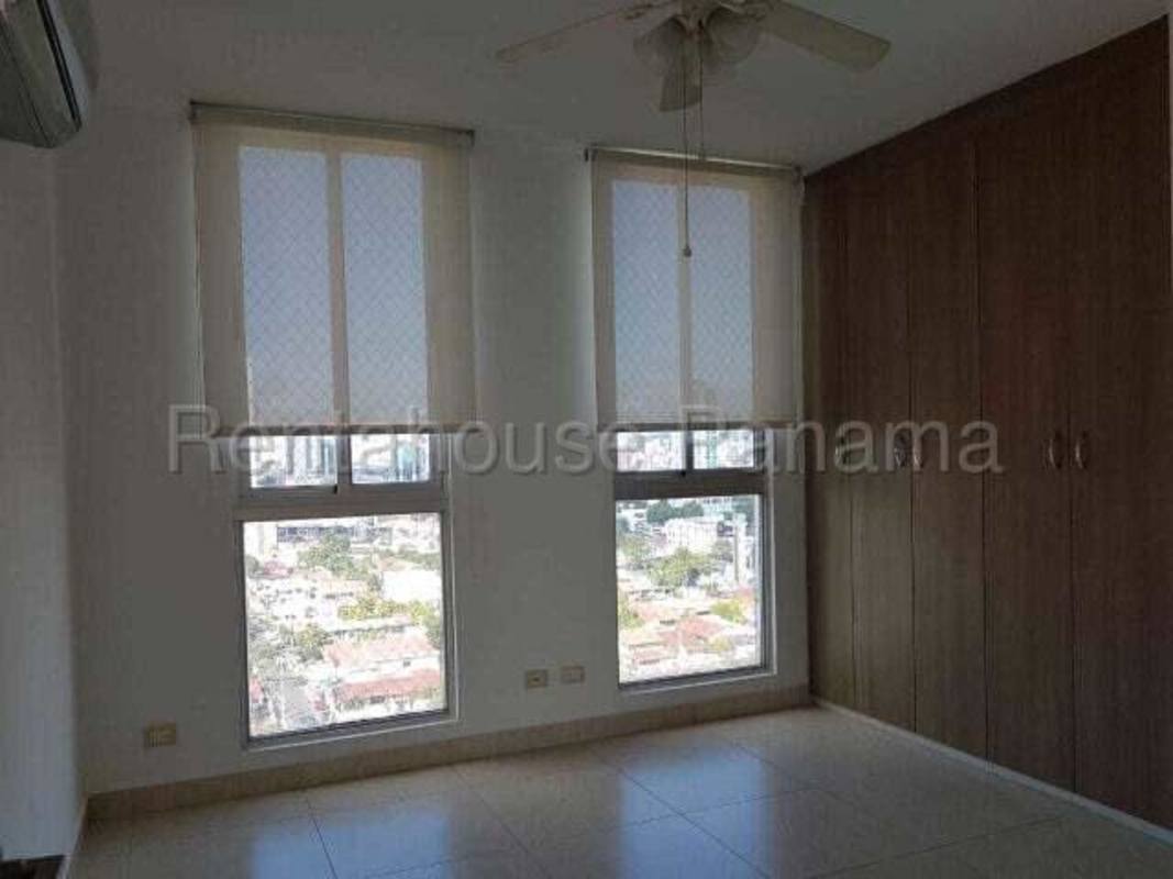 Pool area with sun deck at PH Boulevard Park San Francisco Panama City