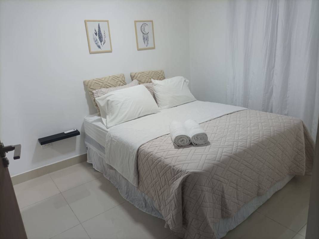 Fully furnished bedroom with closet window in Worldwide Plaza Via España Panama