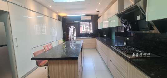Modern bathroom with bathtub, vanity, and tile accents Margarita Colón Panama