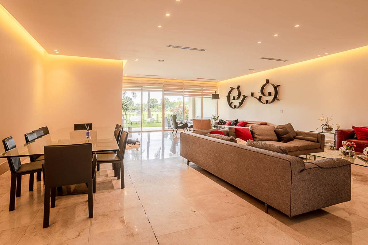 Large private terrace and garden facing Santa María golf course The Reserve Panama