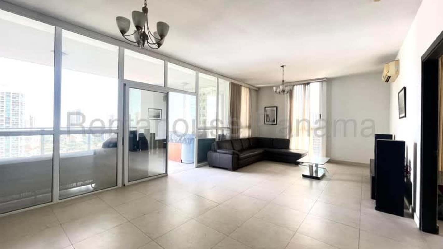 Open kitchen design with granite countertops and ceramic floors in PH Quadrat Panama City