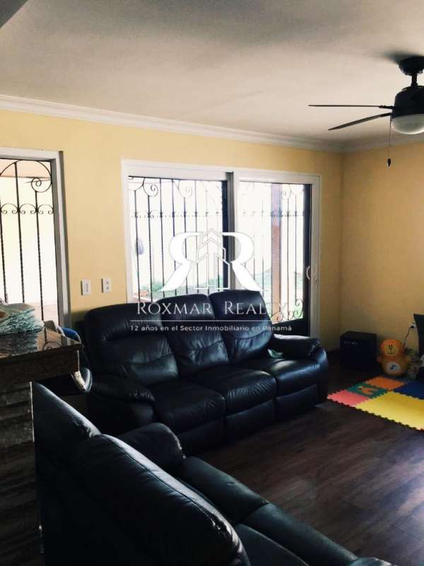 Covered terrace with fan, tiled floor, ideal relaxation spot at family house Panama City