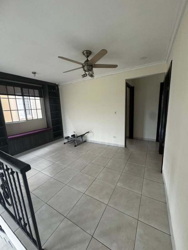 Spacious 3BR 3.5BA House with Garden in Castel Novo Chanis