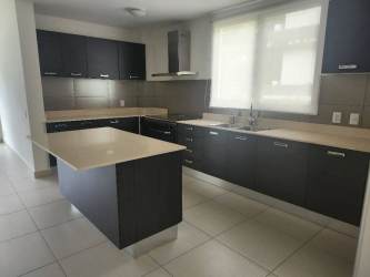 Bright master bedroom with AC and walk-in closet PH River Valley Panama Pacifico