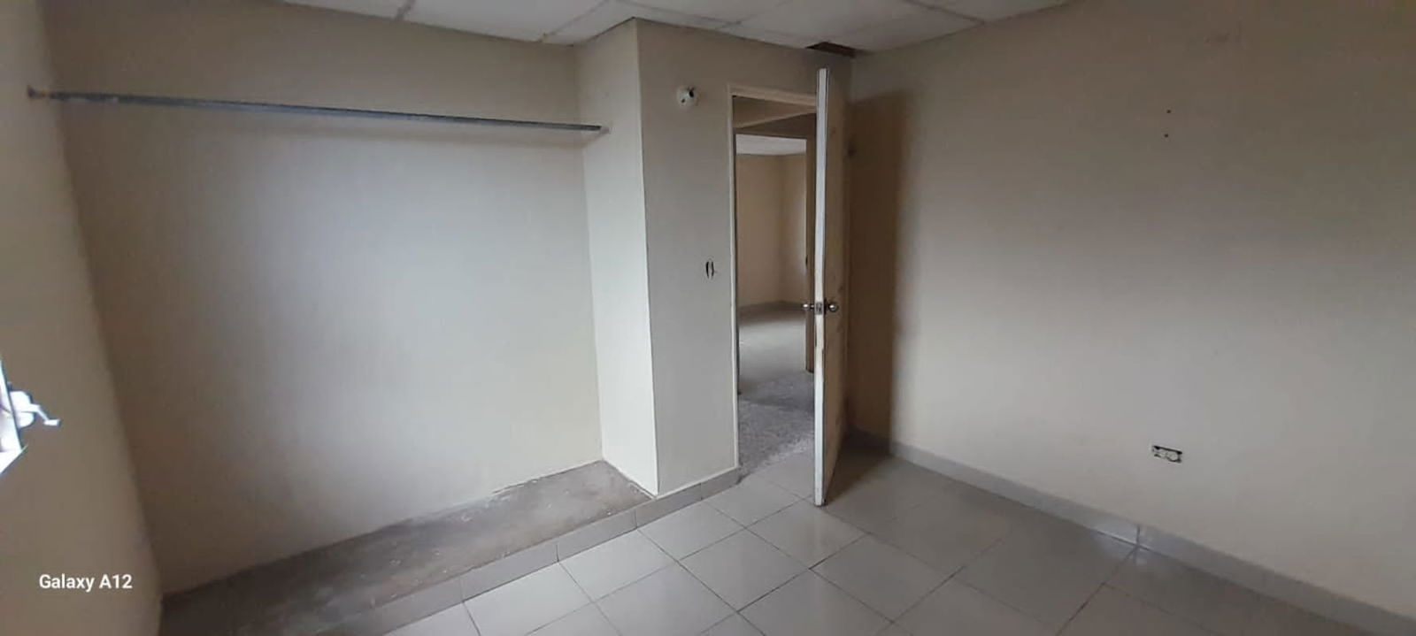 Empty small room with closet tiled floors Don Bosco Juan Díaz Panama