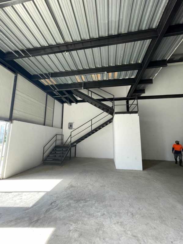 View of warehouse mezzanine level with metal stairs inside Panama Distribution Center warehouse for rent
