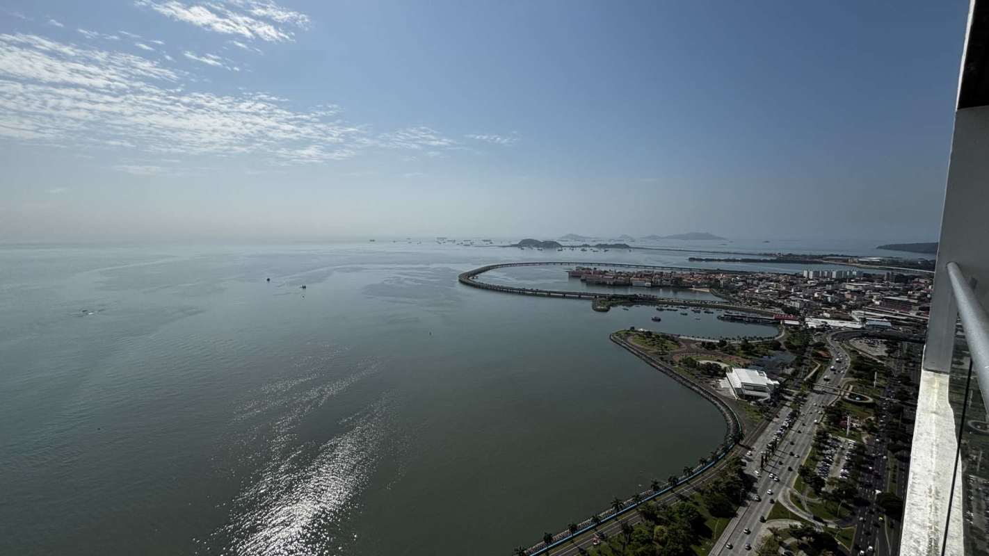 Contemporary kitchen with granite island and appliances PH Rivage Panama City