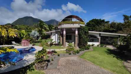 El Valle Luxury Estate with Pool & Guesthouse