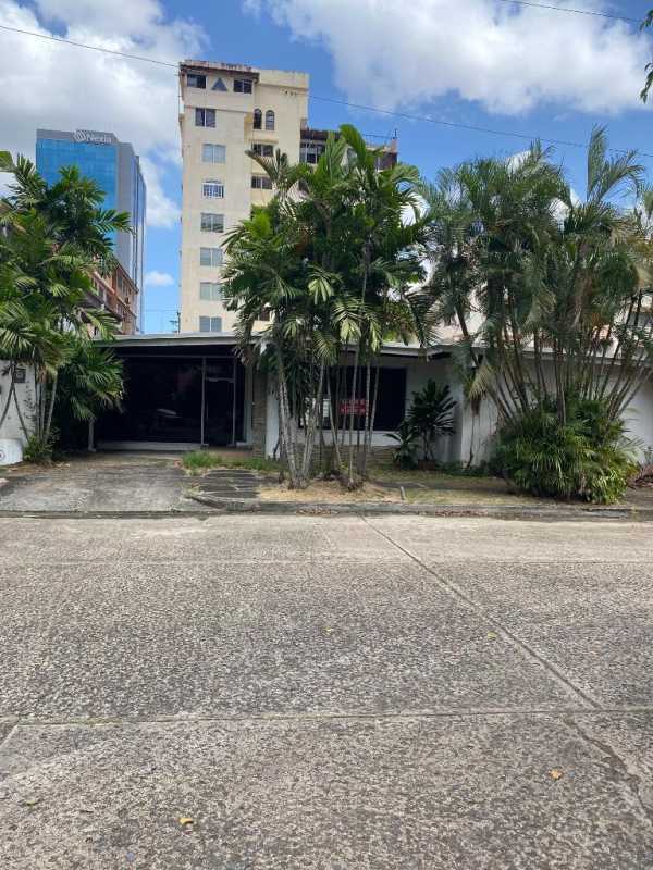 Spacious living area with natural light and tiled flooring in Obarrio house Panama City for sale