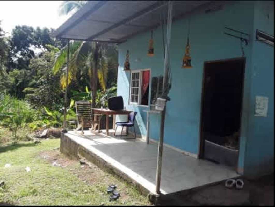 Covered porch with garden and vegetation in Las Margaritas San Miguelito Panama property