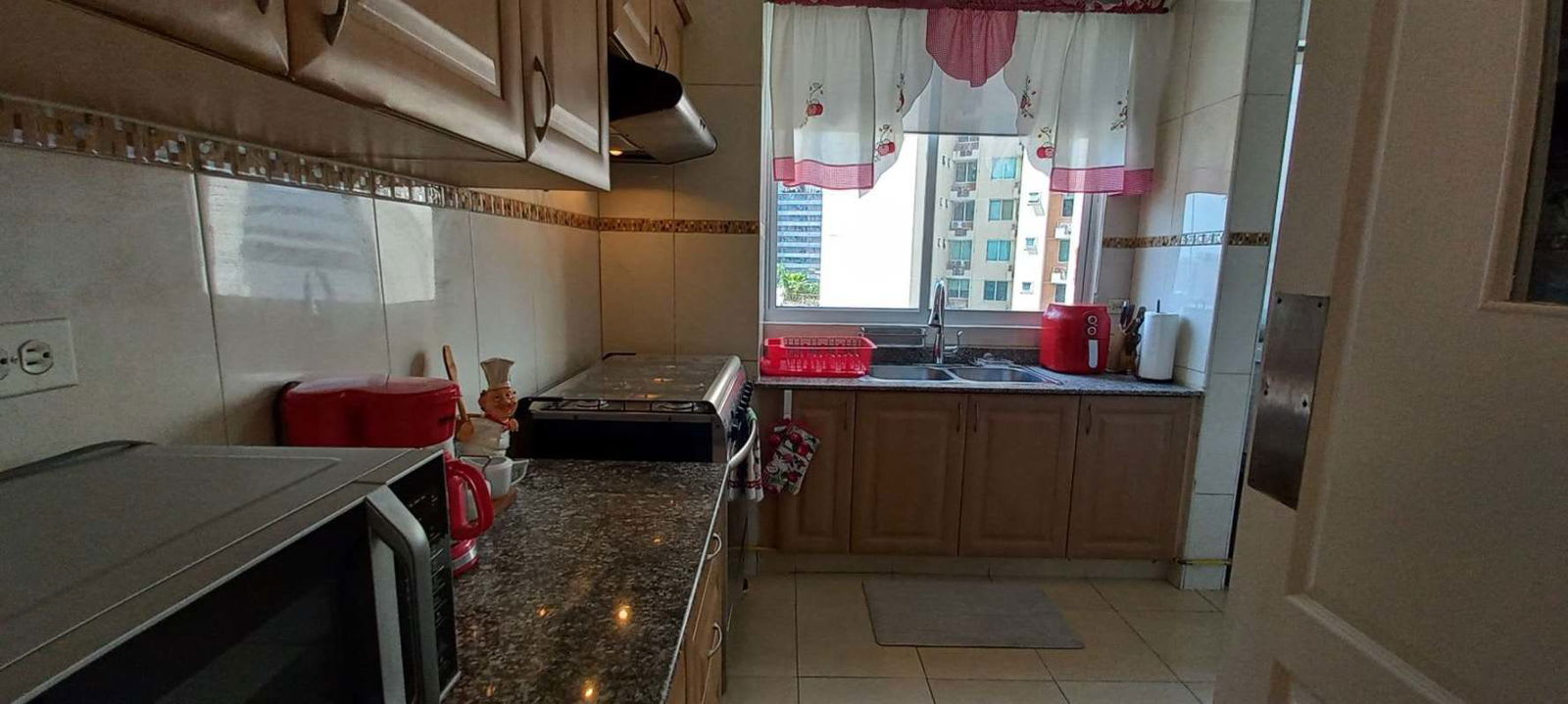 Dining space with glass table ocean view balcony access PH Pacific Point Punta Pacifica