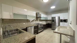 Townhouse for Sale in Clayton - 3 bedrooms