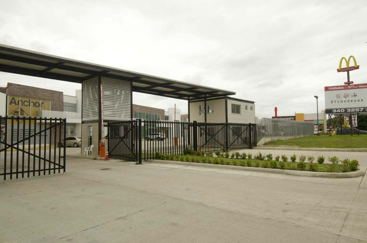 Main entry of commercial business complex with security booth and landscape at Ofibodega Panama 20 Las Mañanitas
