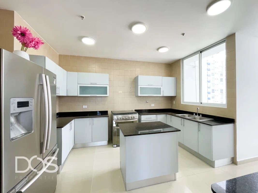 Open dining area with panoramic sea views in PH Coco Place San Francisco Panama