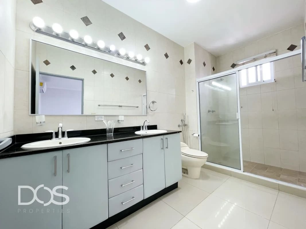 Second bedroom with built-in closet in PH Coco Place Panama City