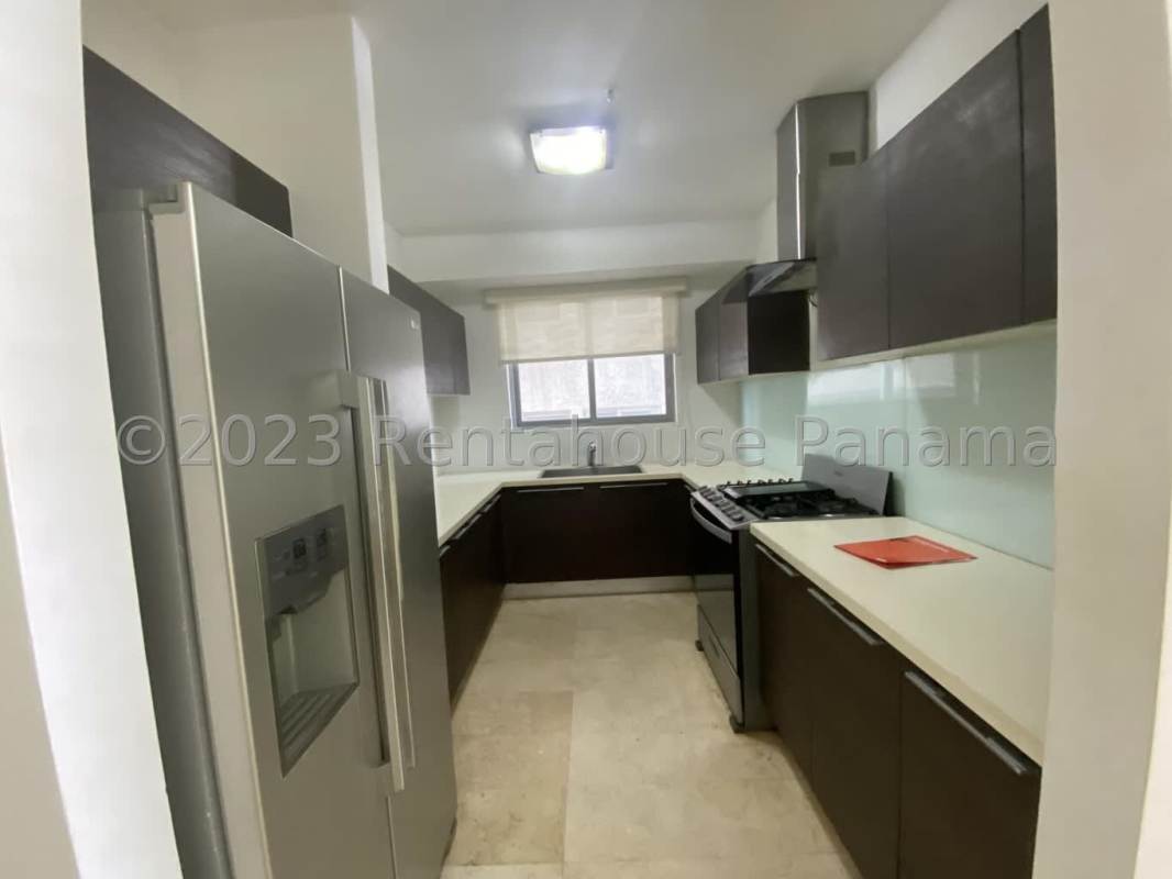 Fully equipped semi-open kitchen with high-end appliances PH Yoo Panama Panama City