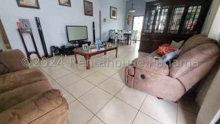 Spacious combined living and dining room in Summer Hills Costa Verde Panama