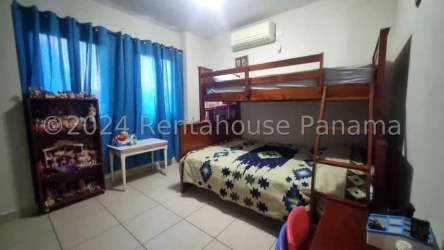 Children’s room with bunk bed and storage in Summer Hills Costa Verde Panama