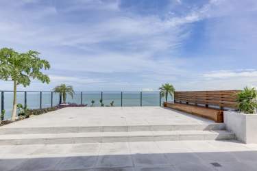 Oceanfront 4BR Penthouse with Pool at Punta Caelo