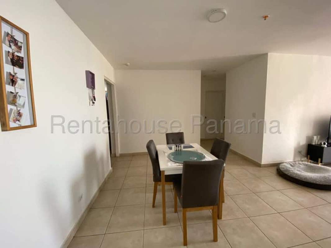 Elegant lobby with concierge at San Francisco Bay in Panama City