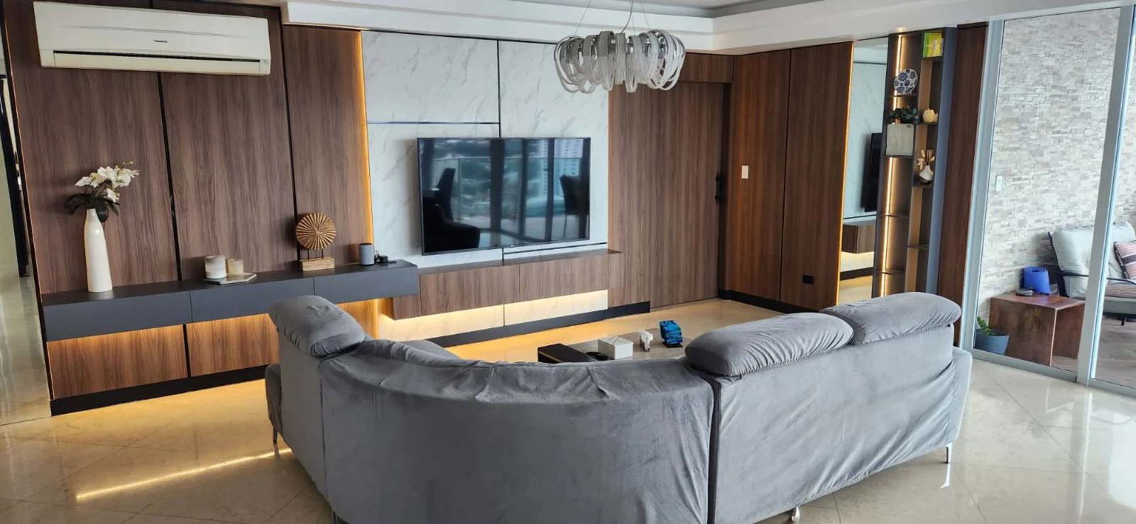 Large master bedroom with private balcony, city view, and ensuite jacuzzi at PH Highland View Panama City