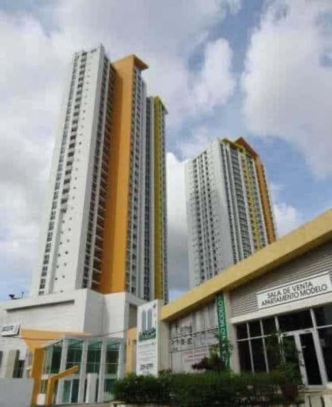 Furnished 3BR Apartment with Balcony & Pool Condado del Rey