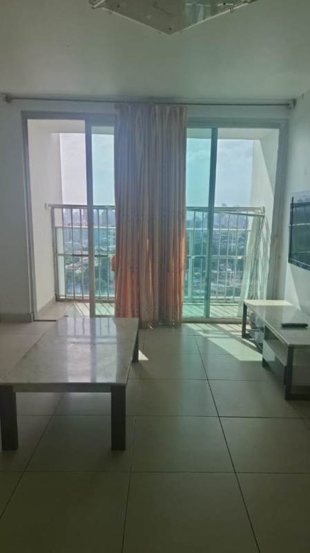 Modern living room with sliding door to balcony, wall-mounted TV at PH Kings Park Condado del Rey Panama City