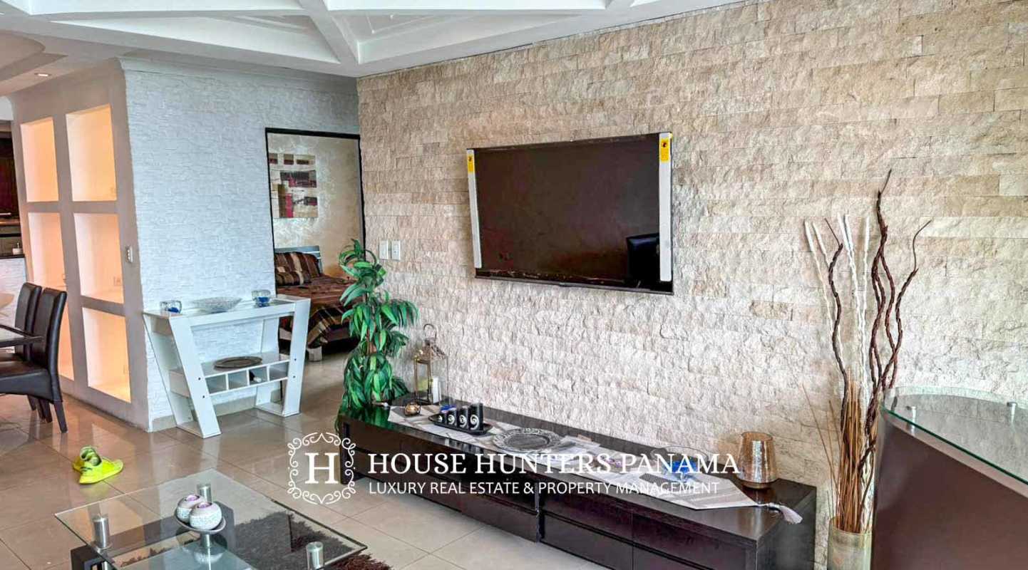 Ocean view master bedroom fully furnished with en suite bath in Pacific Sea Punta Paitilla Panama