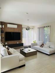 Modern living room with natural light, white sofas, TV wall, Residencial Nativa Panama