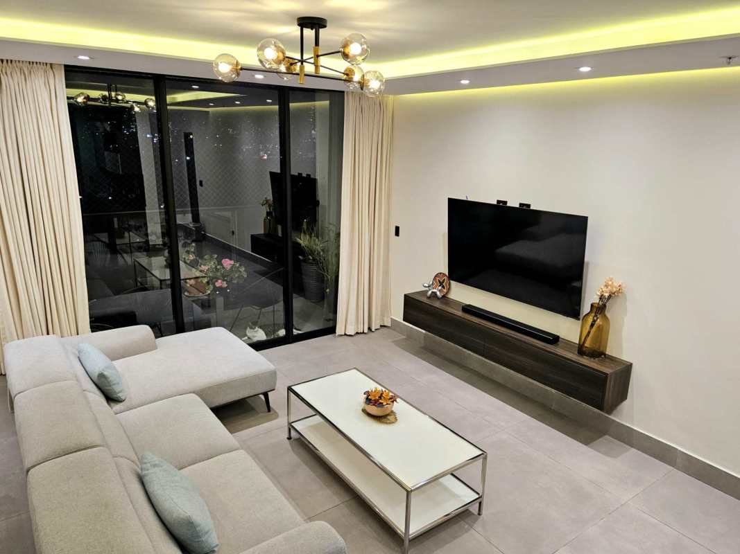 Balcony overlooking park and skyline in Coco del Mar PH Victory Sport